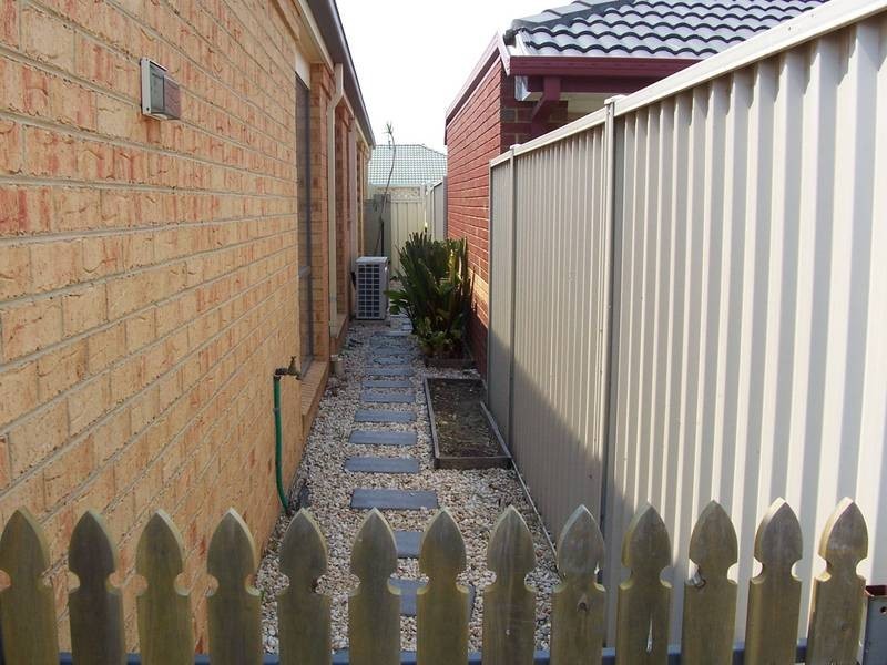 33 Parkin Ave, Caroline Springs VIC 3023
