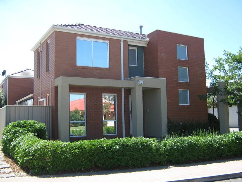 1/30 The Parkway, Caroline Springs VIC 3023