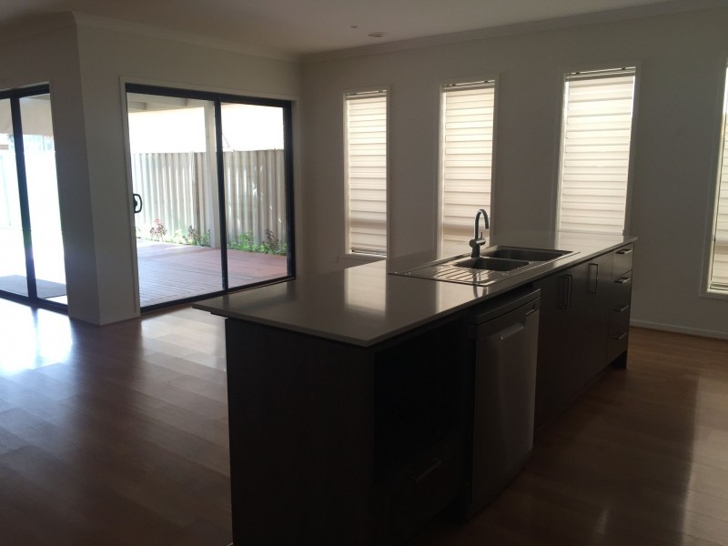 74 Lawson Way, Caroline Springs VIC 3023