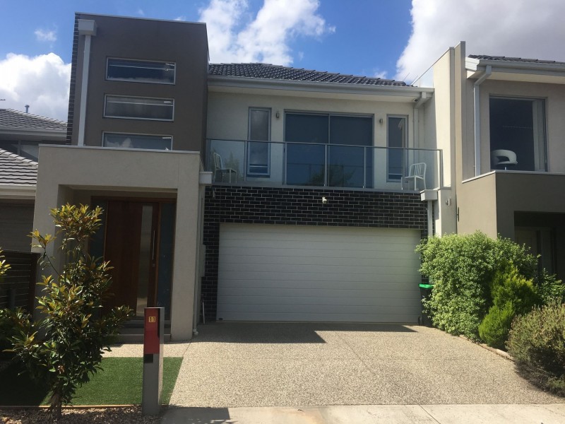 11 Beaconsfield Lane, Caroline Springs VIC 3023