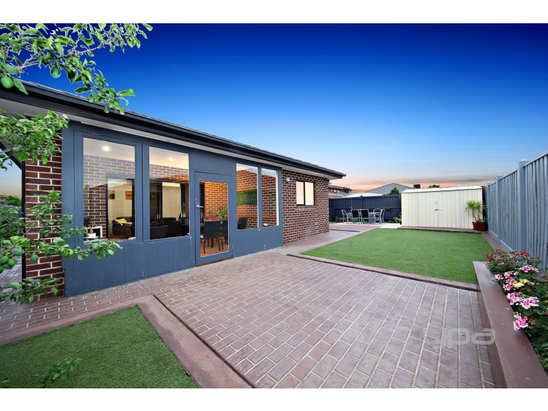 26 The Esplanade, Taylors Hill VIC 3037