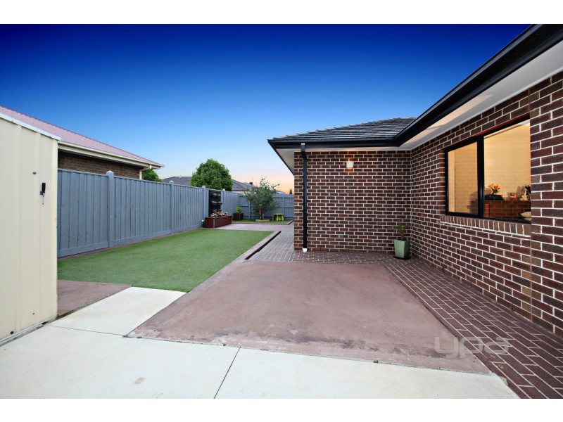 26 The Esplanade, Taylors Hill VIC 3037
