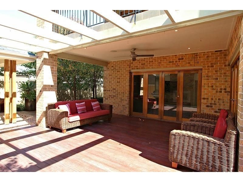 6  Selwyn Close, Caroline Springs VIC 3023