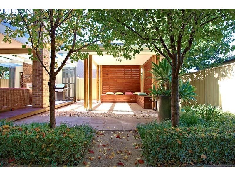 6  Selwyn Close, Caroline Springs VIC 3023