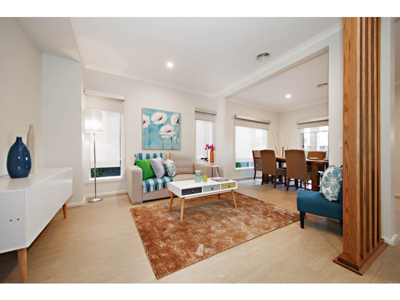 9 Beaconsfield Lane, Caroline Springs VIC 3023