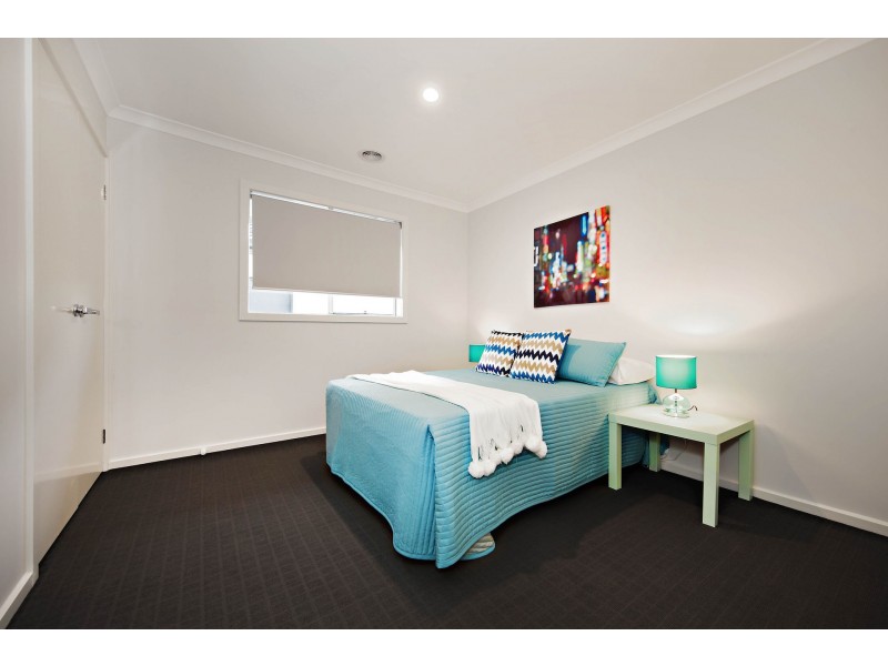 9 Beaconsfield Lane, Caroline Springs VIC 3023