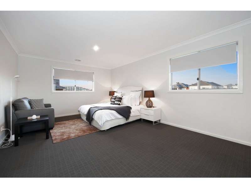 9 Beaconsfield Lane, Caroline Springs VIC 3023