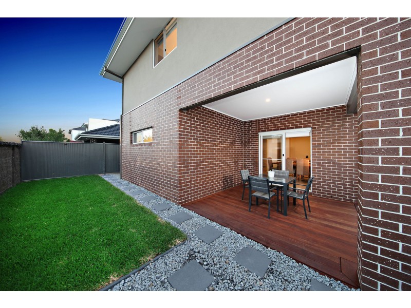 9 Beaconsfield Lane, Caroline Springs VIC 3023
