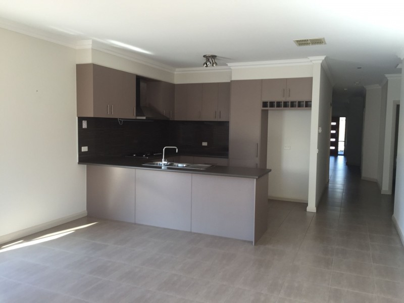 56 Rutherglen Way, Caroline Springs VIC 3023