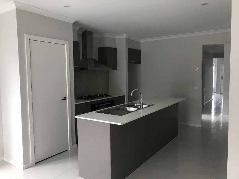 48  Royale Drive, Plumpton VIC 3335