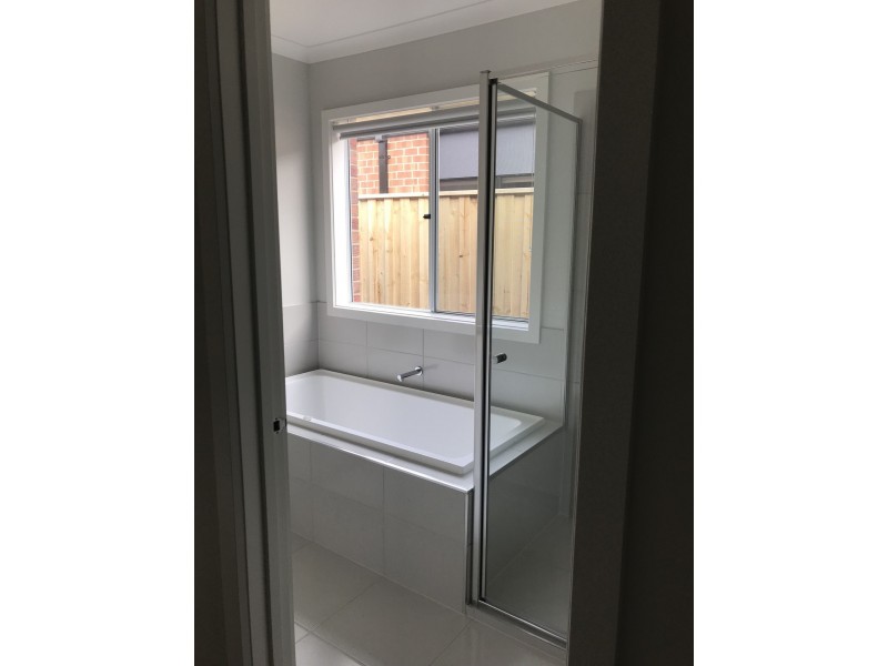 48  Royale Drive, Plumpton VIC 3335