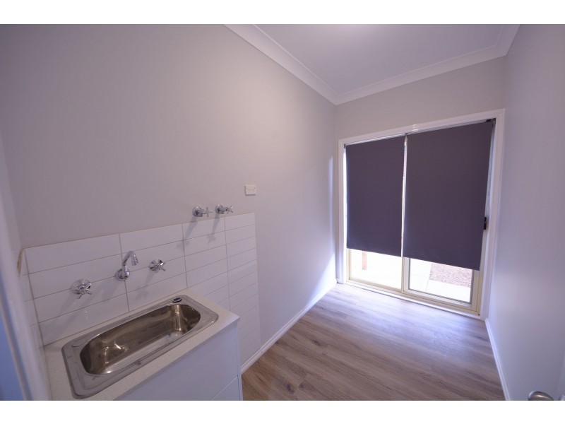 10 Castlemaine Way, Caroline Springs VIC 3023