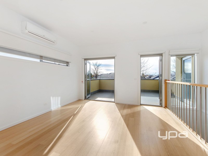 33 Clementson Drive, Caroline Springs VIC 3023