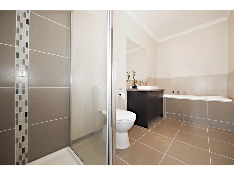 7/69-77 Lancefield Drive, Caroline Springs VIC 3023