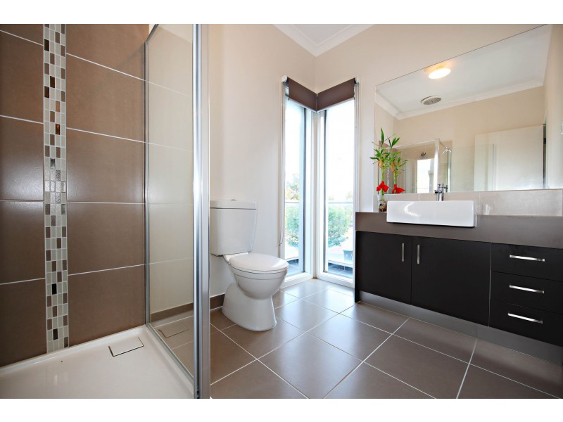 7/69-77 Lancefield Drive, Caroline Springs VIC 3023