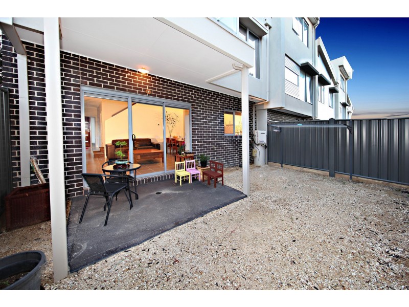 7/69-77 Lancefield Drive, Caroline Springs VIC 3023