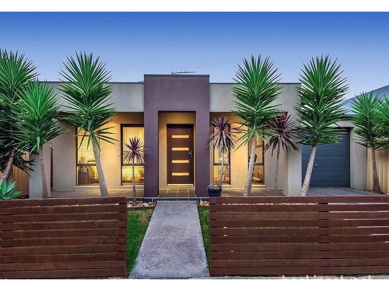 8 Parsley Street, Caroline Springs VIC 3023