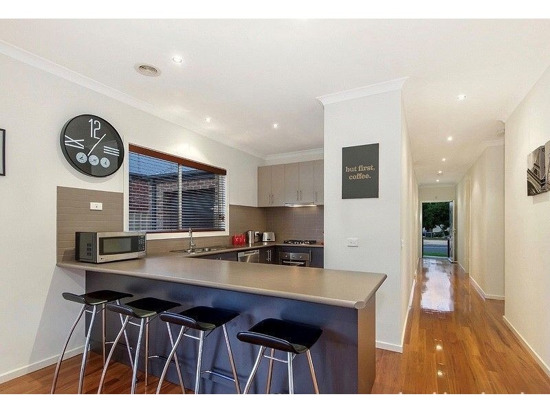 8 Parsley Street, Caroline Springs VIC 3023