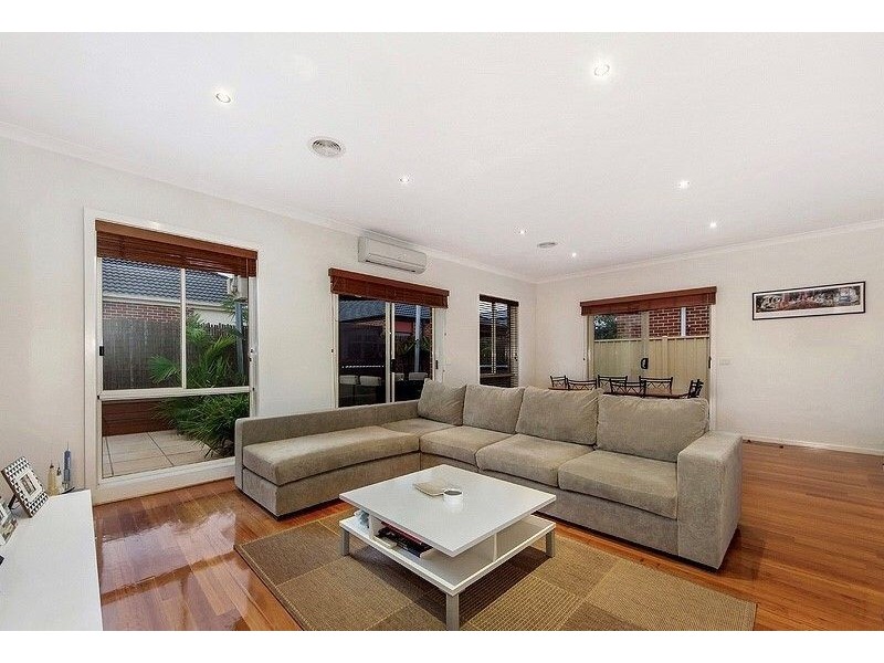 8 Parsley Street, Caroline Springs VIC 3023