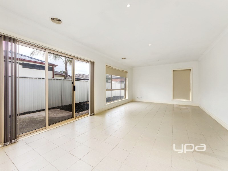 103 Chisholm Drive, Caroline Springs VIC 3023