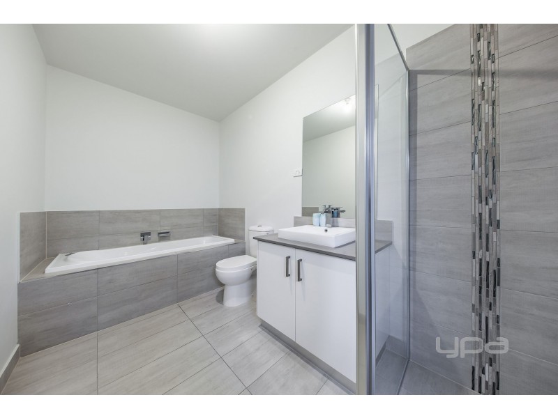 6/13 Greville Street, Caroline Springs VIC 3023