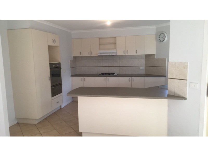 7 The Crest, Hillside VIC 3037