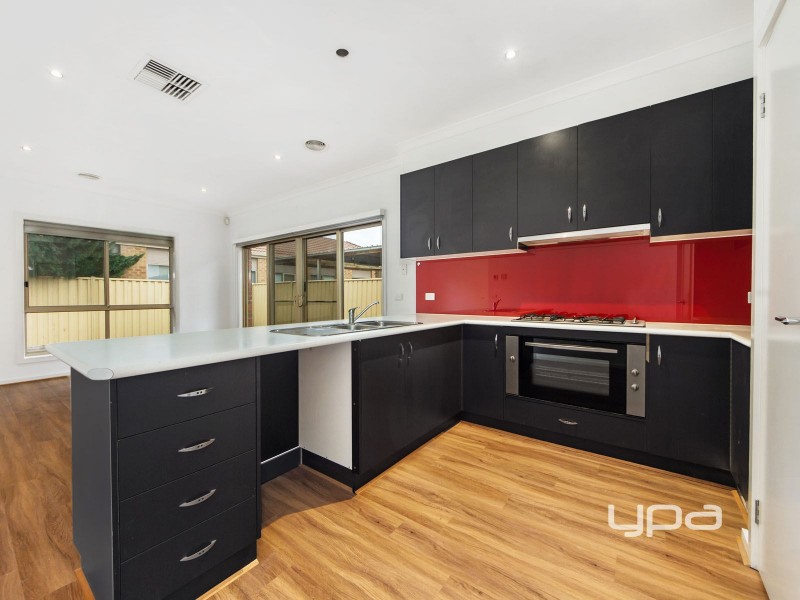 5 Deepdene Street, Caroline Springs VIC 3023