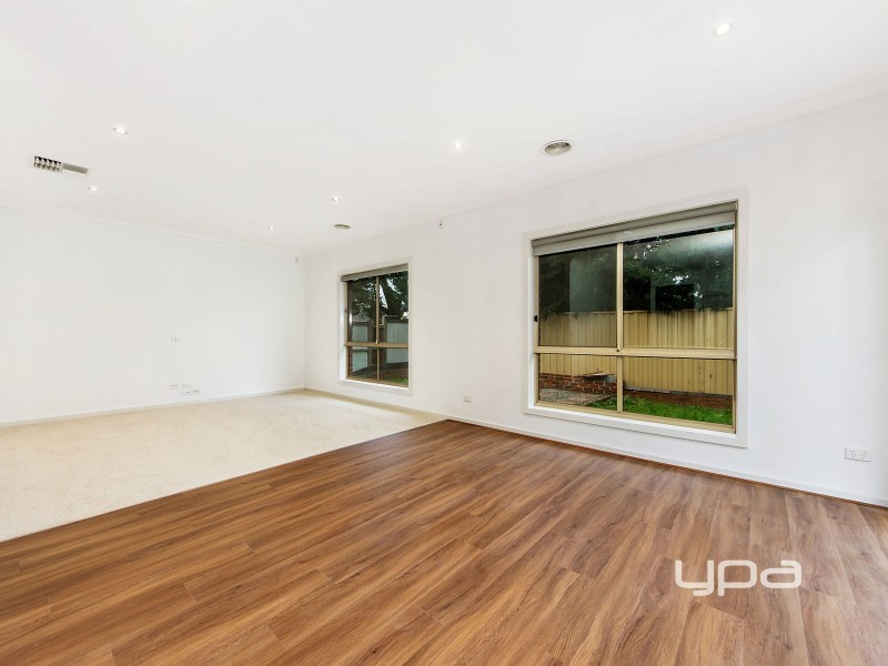 5 Deepdene Street, Caroline Springs VIC 3023