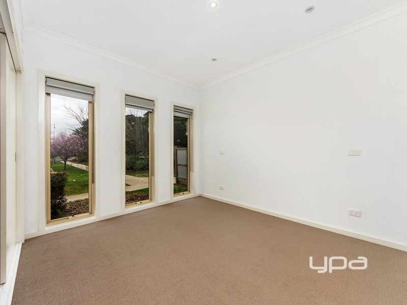 5 Deepdene Street, Caroline Springs VIC 3023