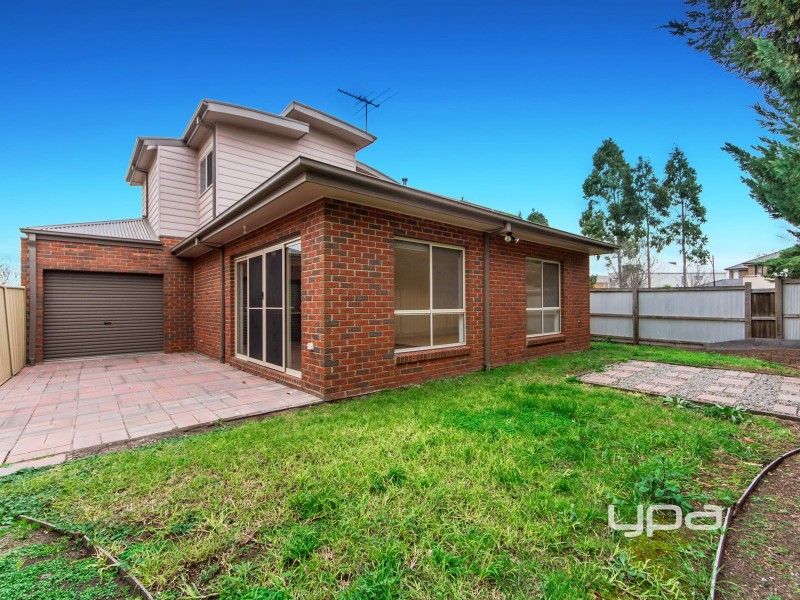 5 Deepdene Street, Caroline Springs VIC 3023