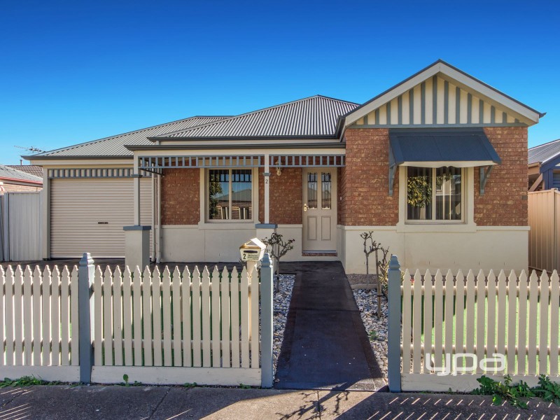 2 Yendon Close, Caroline Springs VIC 3023
