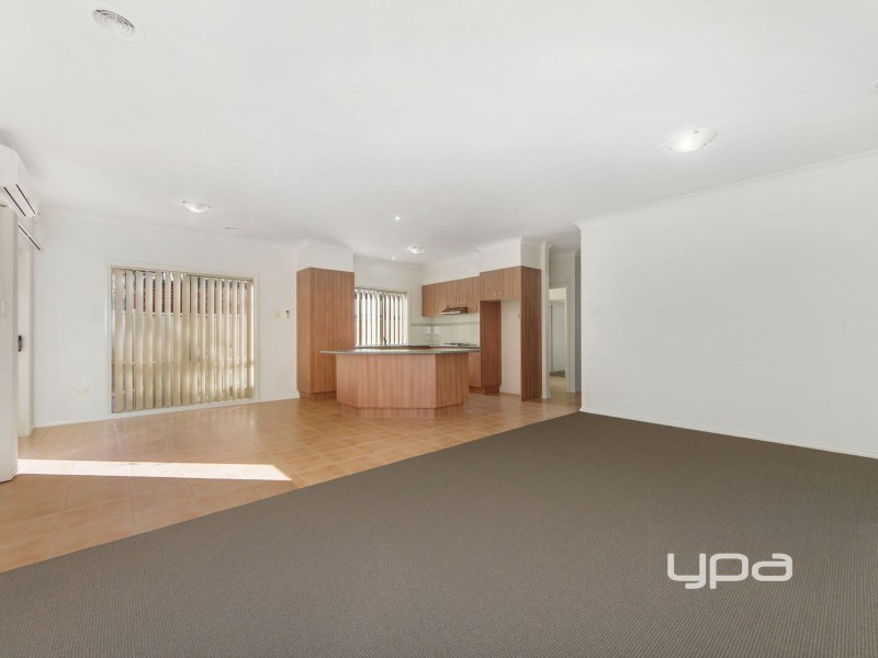 2 Yendon Close, Caroline Springs VIC 3023