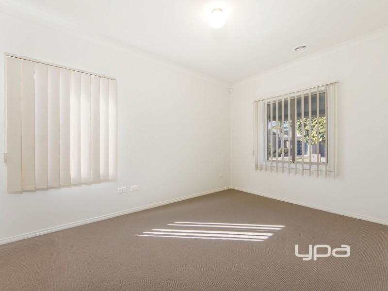 2 Yendon Close, Caroline Springs VIC 3023