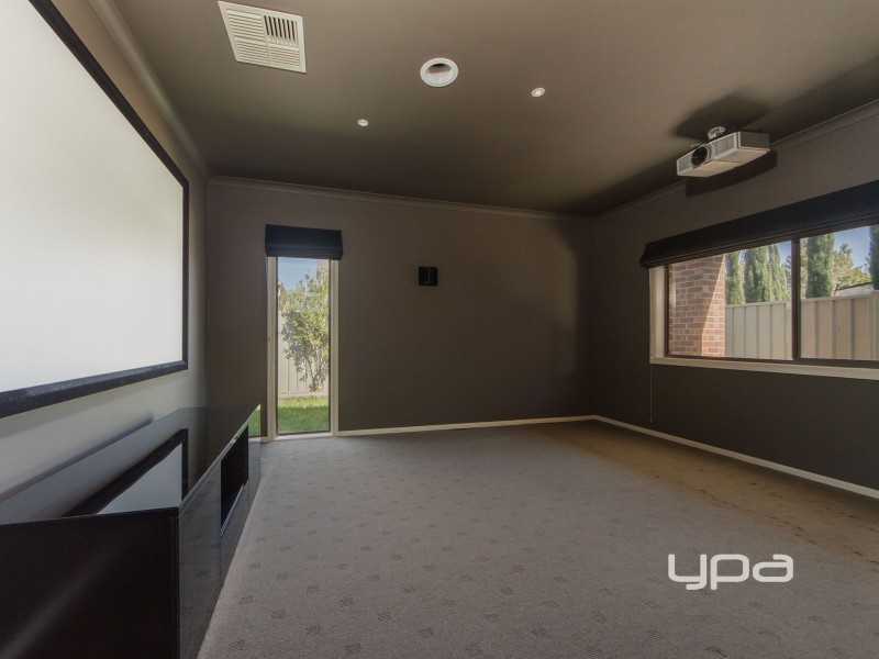 29 Rutherglen Way, Caroline Springs VIC 3023