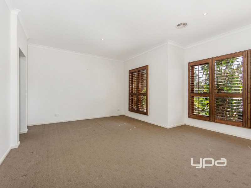 29 Rutherglen Way, Caroline Springs VIC 3023