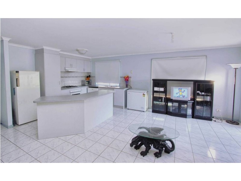 14 Lewis Ave, Burnside VIC 3023