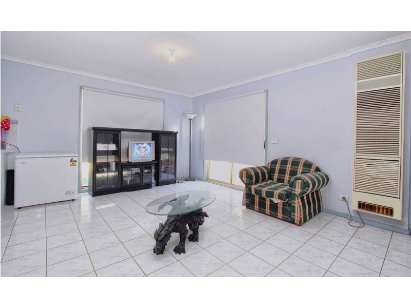 14 Lewis Ave, Burnside VIC 3023