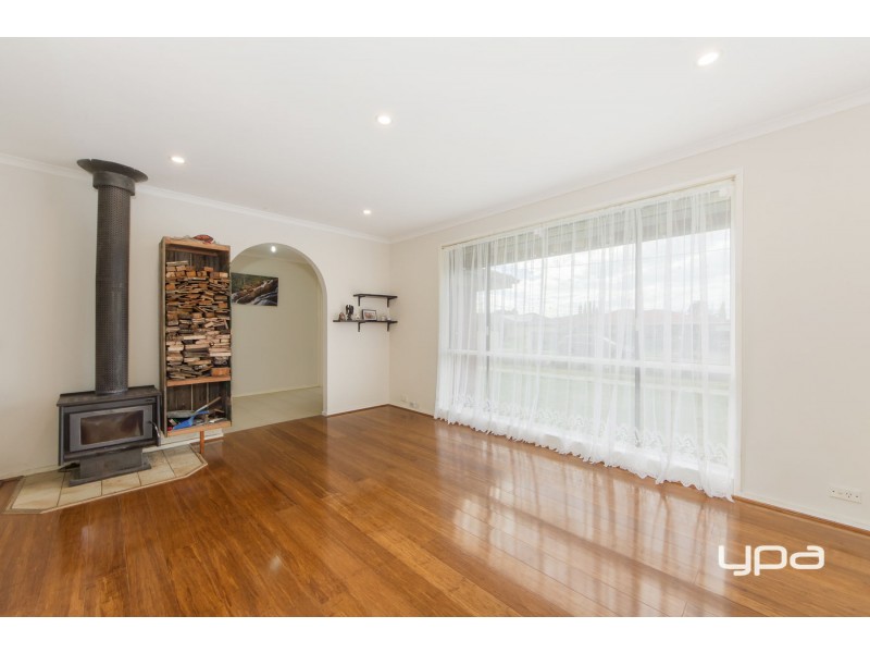 28 Chester Crescent, Deer Park VIC 3023