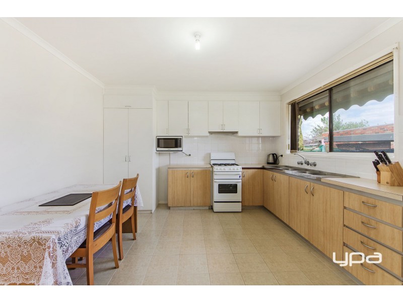 28 Chester Crescent, Deer Park VIC 3023