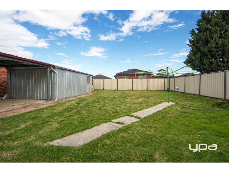28 Chester Crescent, Deer Park VIC 3023