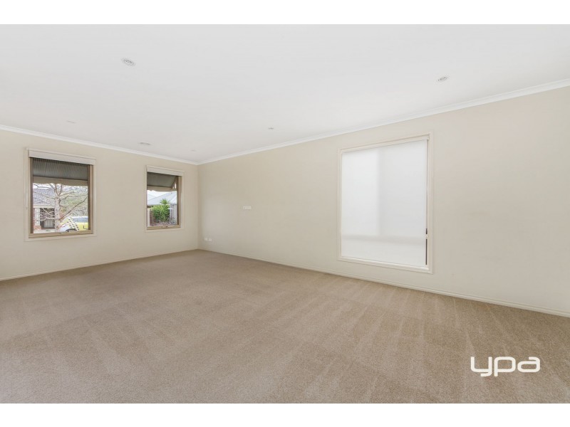 40 Gisborne Way, Caroline Springs VIC 3023