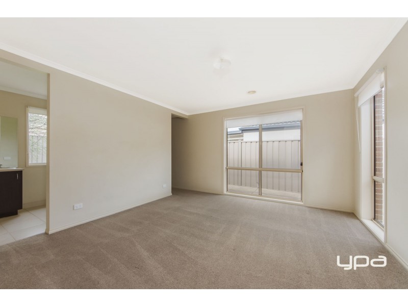 40 Gisborne Way, Caroline Springs VIC 3023