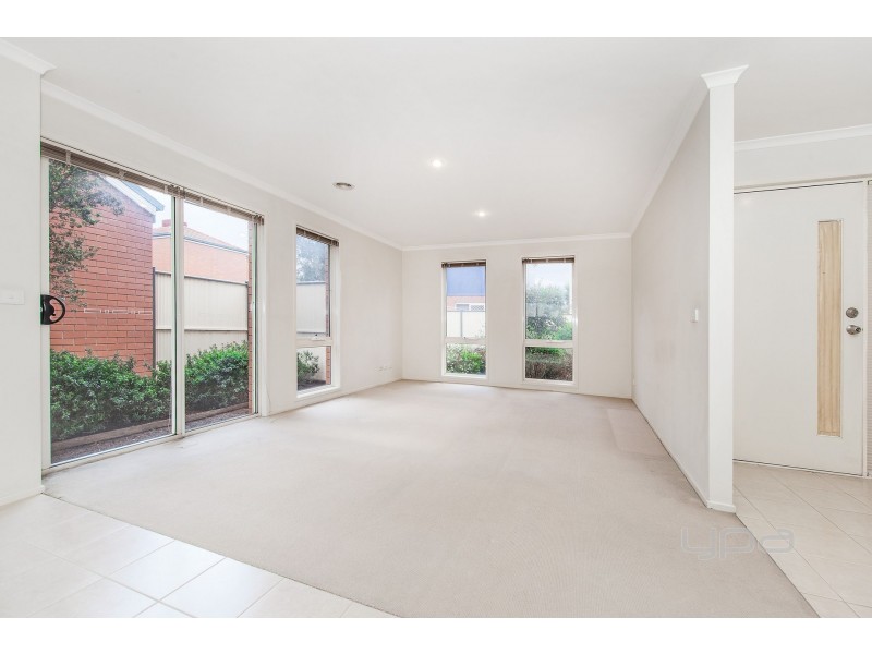 7/4 Landers Court, Caroline Springs VIC 3023