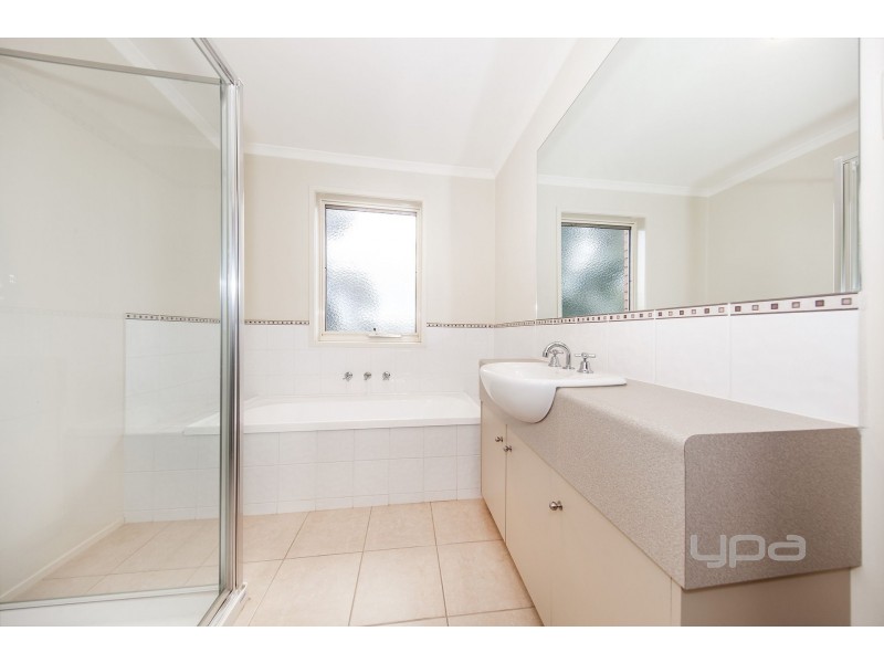 7/4 Landers Court, Caroline Springs VIC 3023