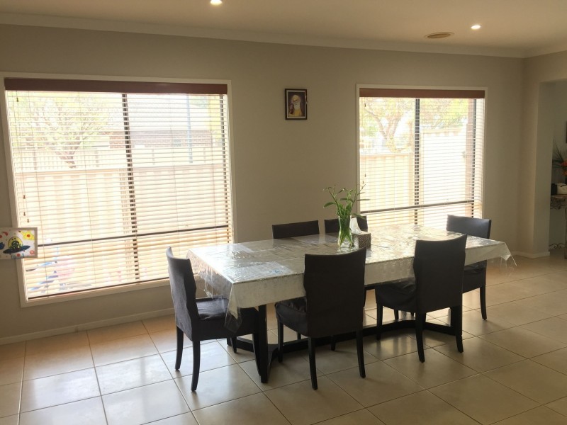 122 Tenterfield Drive, Burnside Heights VIC 3023