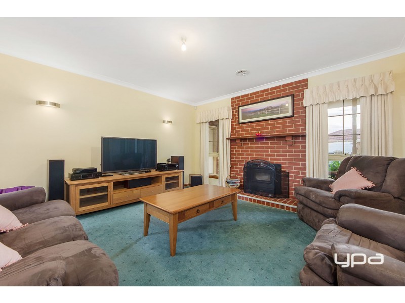 11 Coorong Place, Burnside VIC 3023