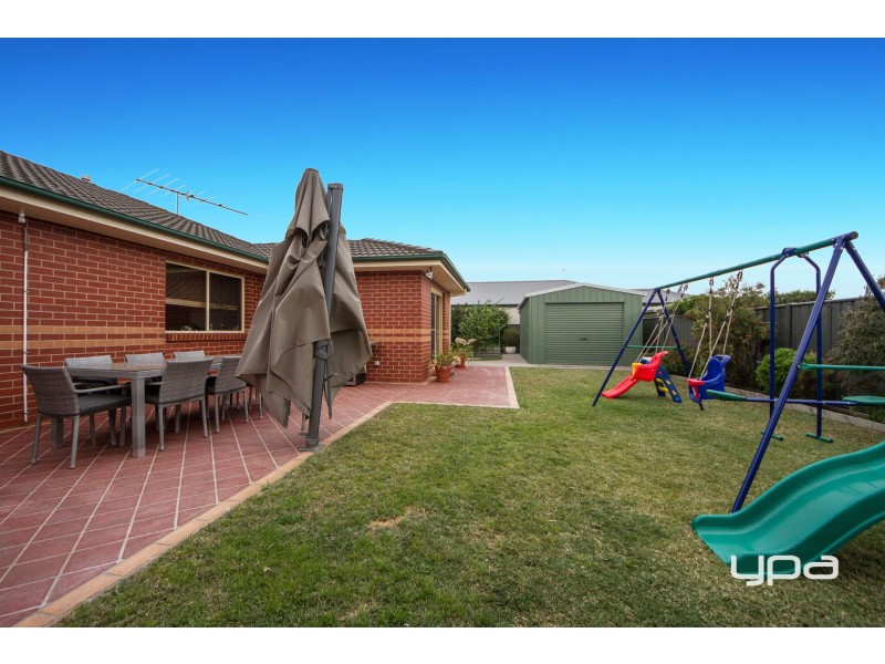 11 Coorong Place, Burnside VIC 3023