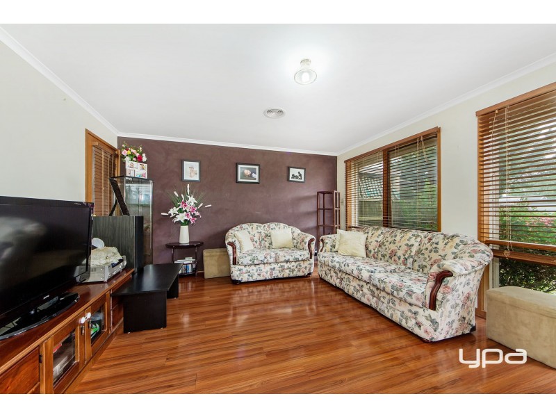 29 Flint Crescent, Delahey VIC 3037