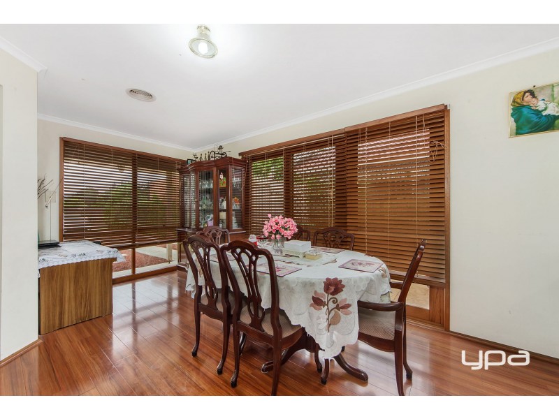 29 Flint Crescent, Delahey VIC 3037