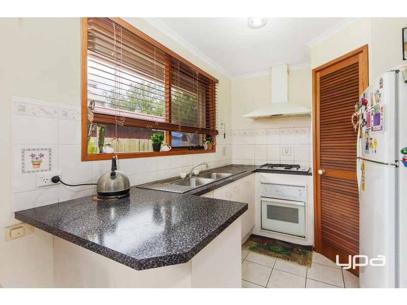 29 Flint Crescent, Delahey VIC 3037